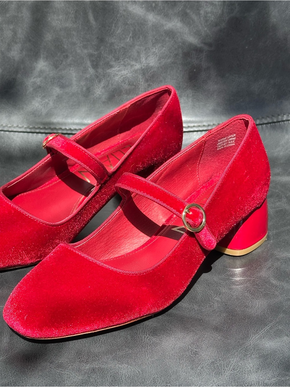 Deltan Red Velvet Mary Jane Block Heel Pumps 6.5 - Picture 4 of 7